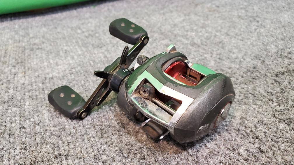 Lew's Xfinity DEHSX Spinning Fishing Reel Like New Sooner State Pawn