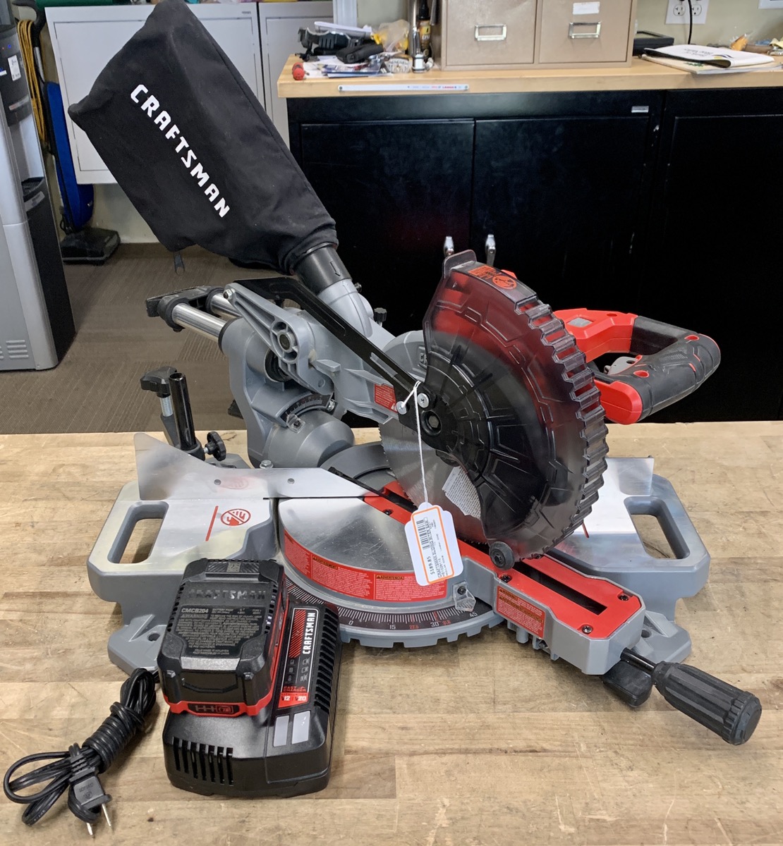 CRAFTSMAN CMCS714M1 Sliding Compound Battery Operated Miter Saw Very