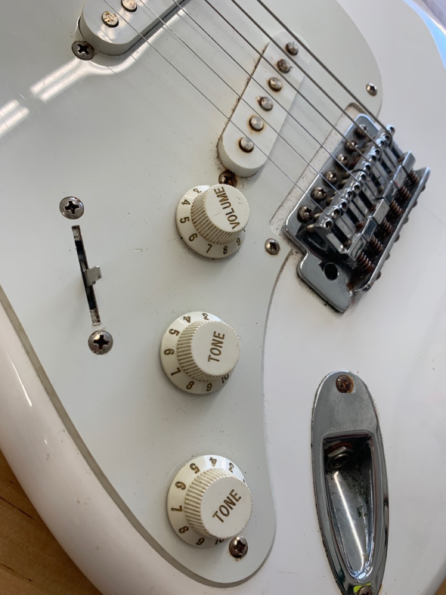 HONDO STRAT STYLE For parts or not working Buya