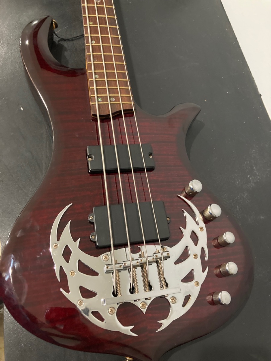 TRABEN GUITAR 4STRING BASS GUITAR Buya