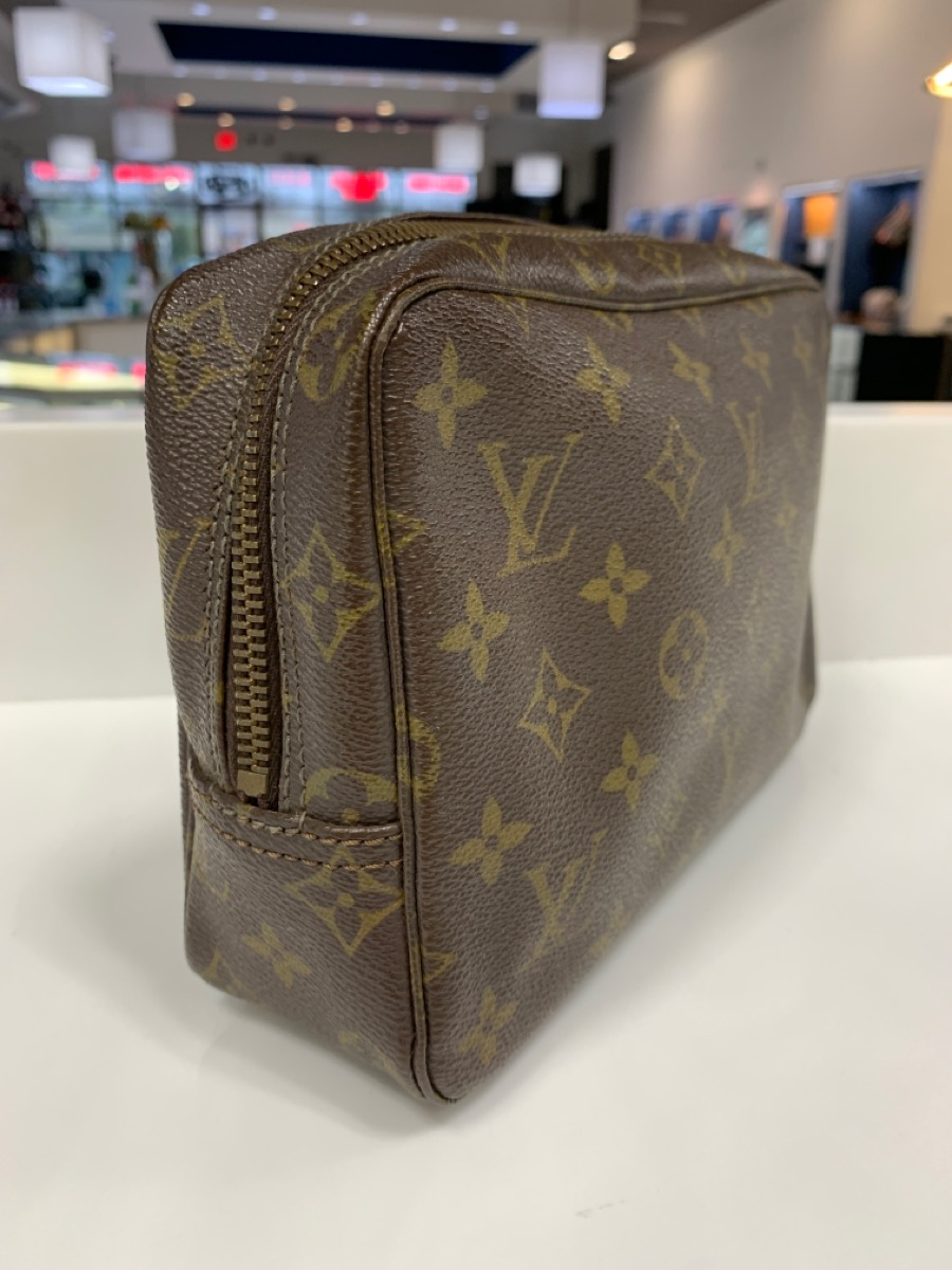 louis vuitton toiletry pouch 23