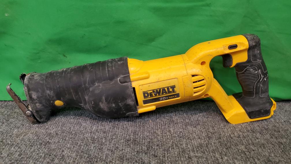 DEWALT DCS380 20Volt MAX Cordless Reciprocating Saw (ToolOnly) Good