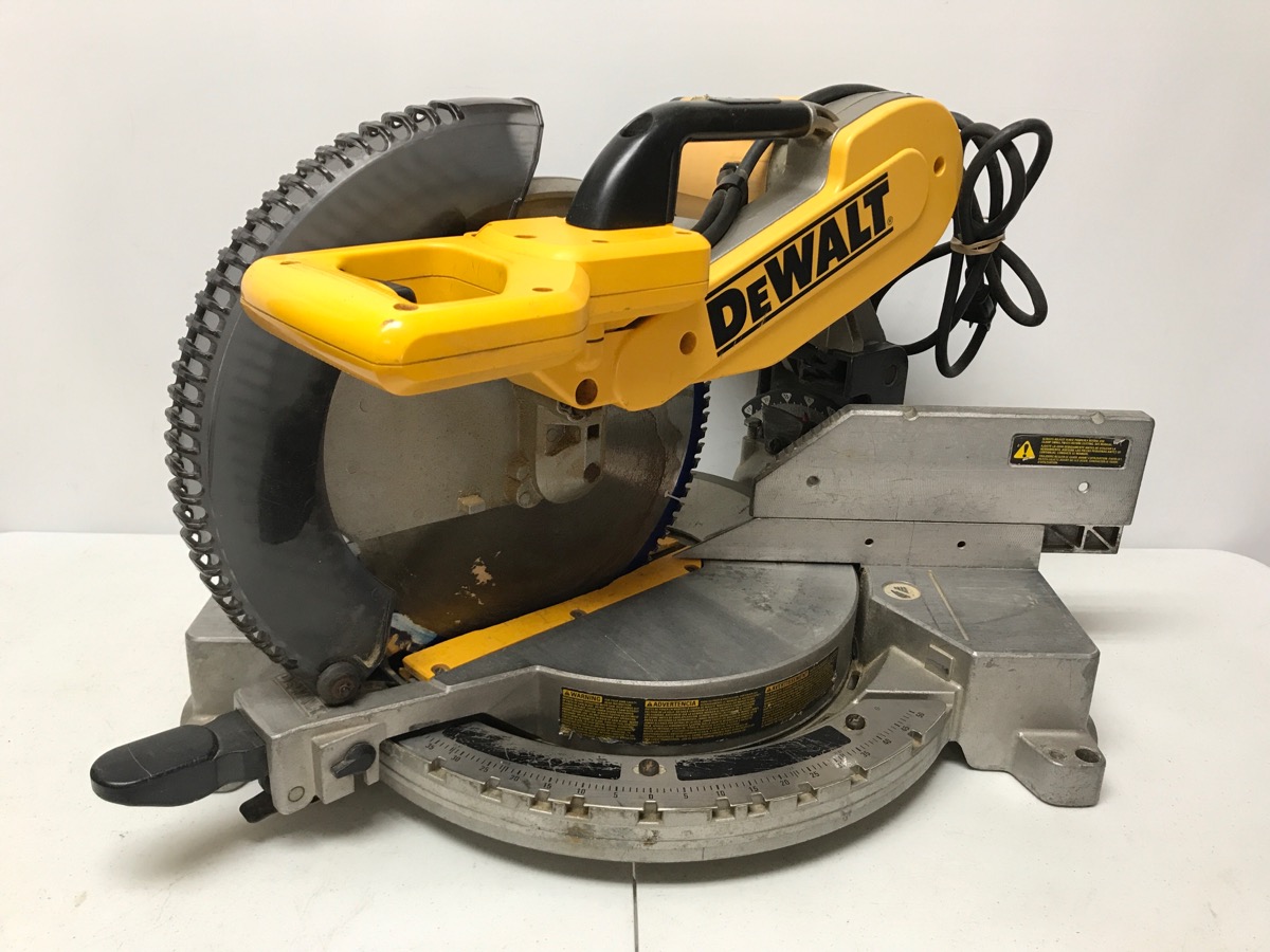 DEWALT DW716 12" DOUBLE-BEVEL COMPOUND MITER SAW Good | Sharp Assets