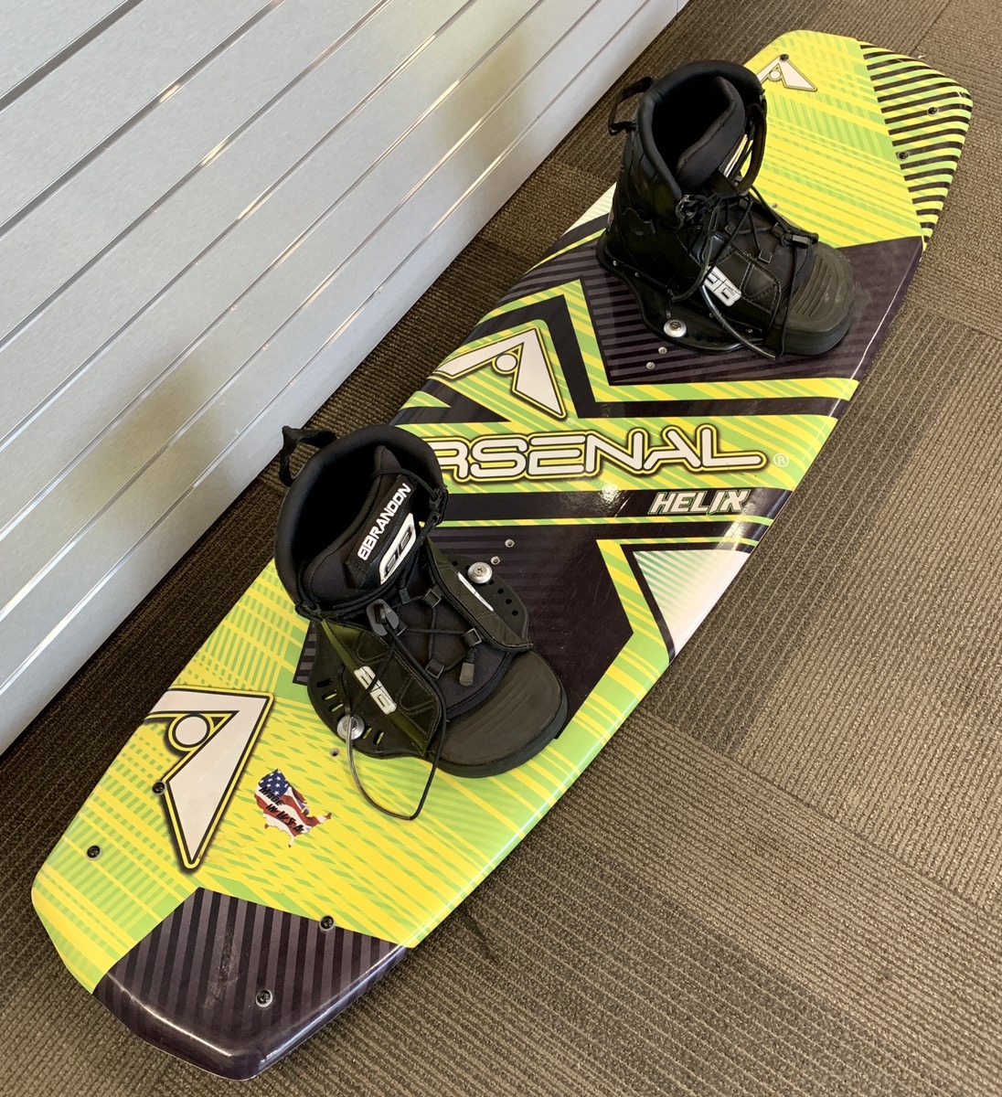 ARSENAL HELIX 139cm WAKEBOARD W/BRANDON BINDINGS Very Good Heartland