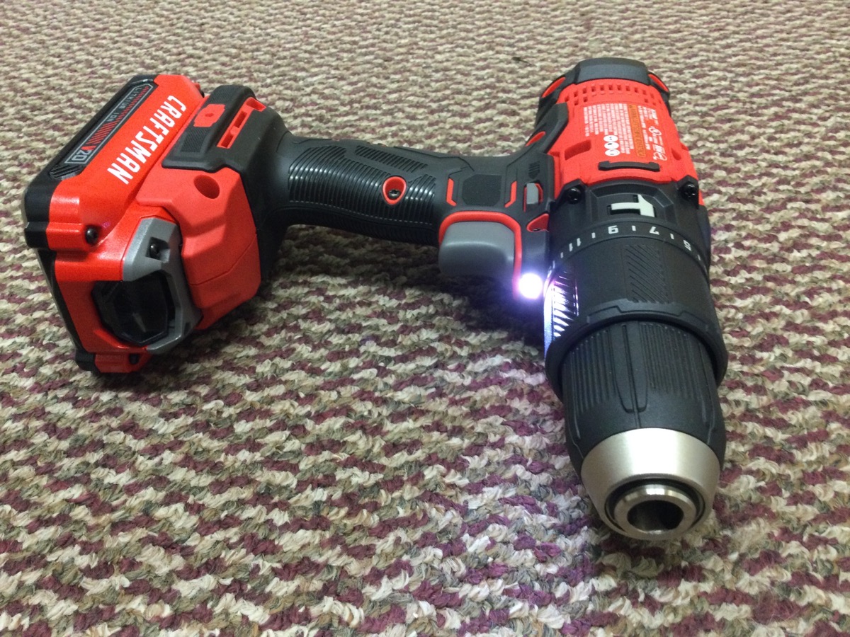 CRAFTSMAN CORDLESS DRILL CMCD711 20V 1/2" CHUCK TYPE 1 + 2 BATTERIES