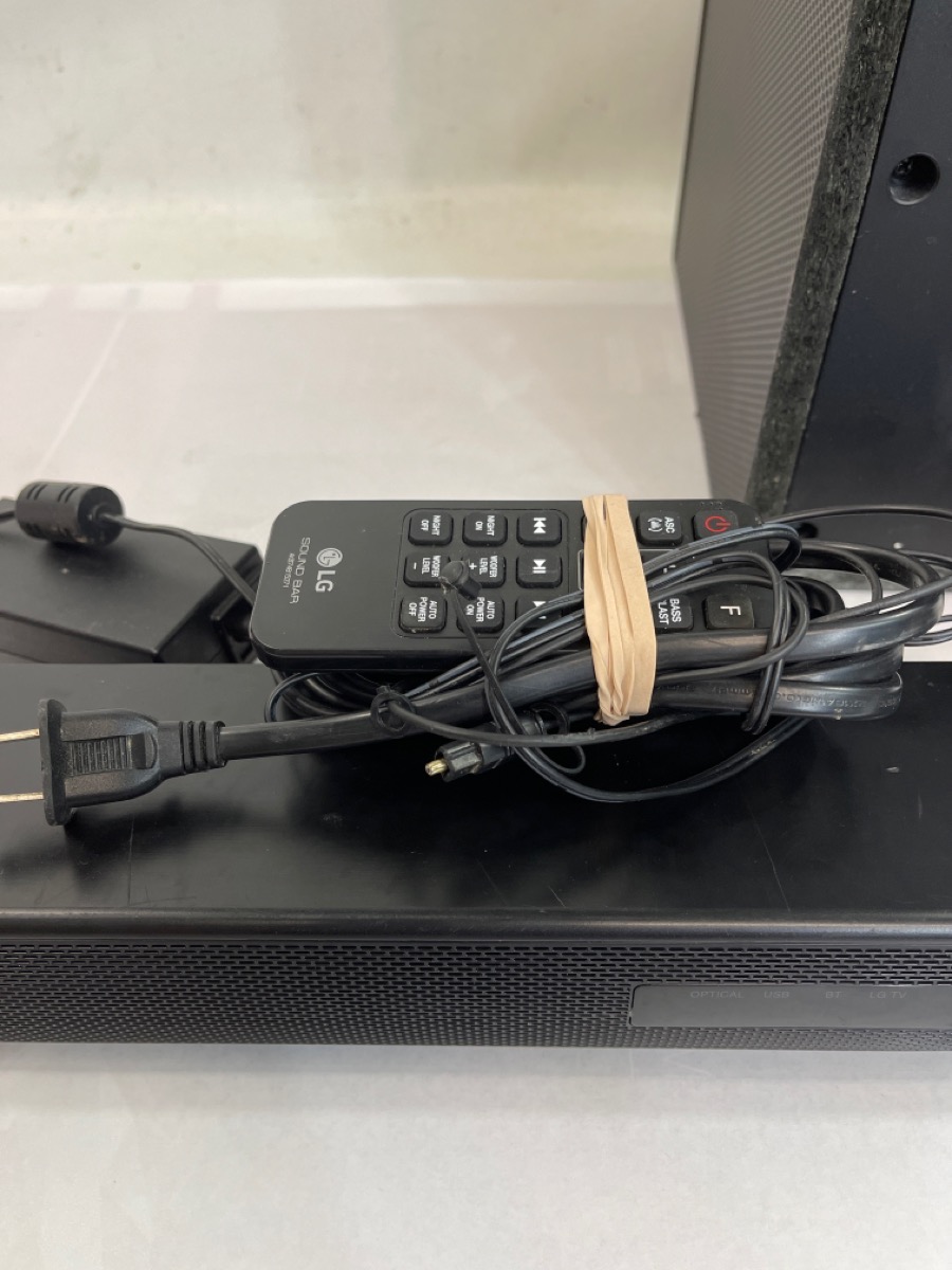 LG SLM3D/SPH4BW - 2.1-CHANNEL 300W 