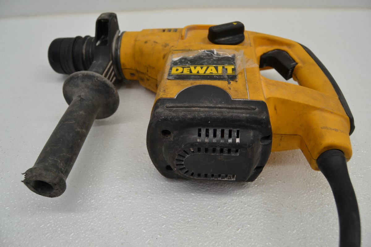 DEWALT Dw570 SDS Rotary & Chipping Hammer & Drill 8.3 Amp 120v Very Good Buya