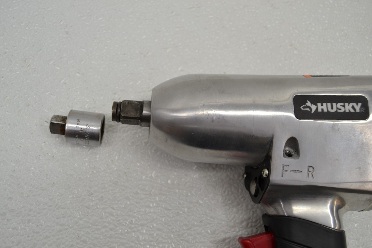 HUSKY TOOLS H4430 1/2" Air Impact Wrench 300 FtLBS Torque Very Good