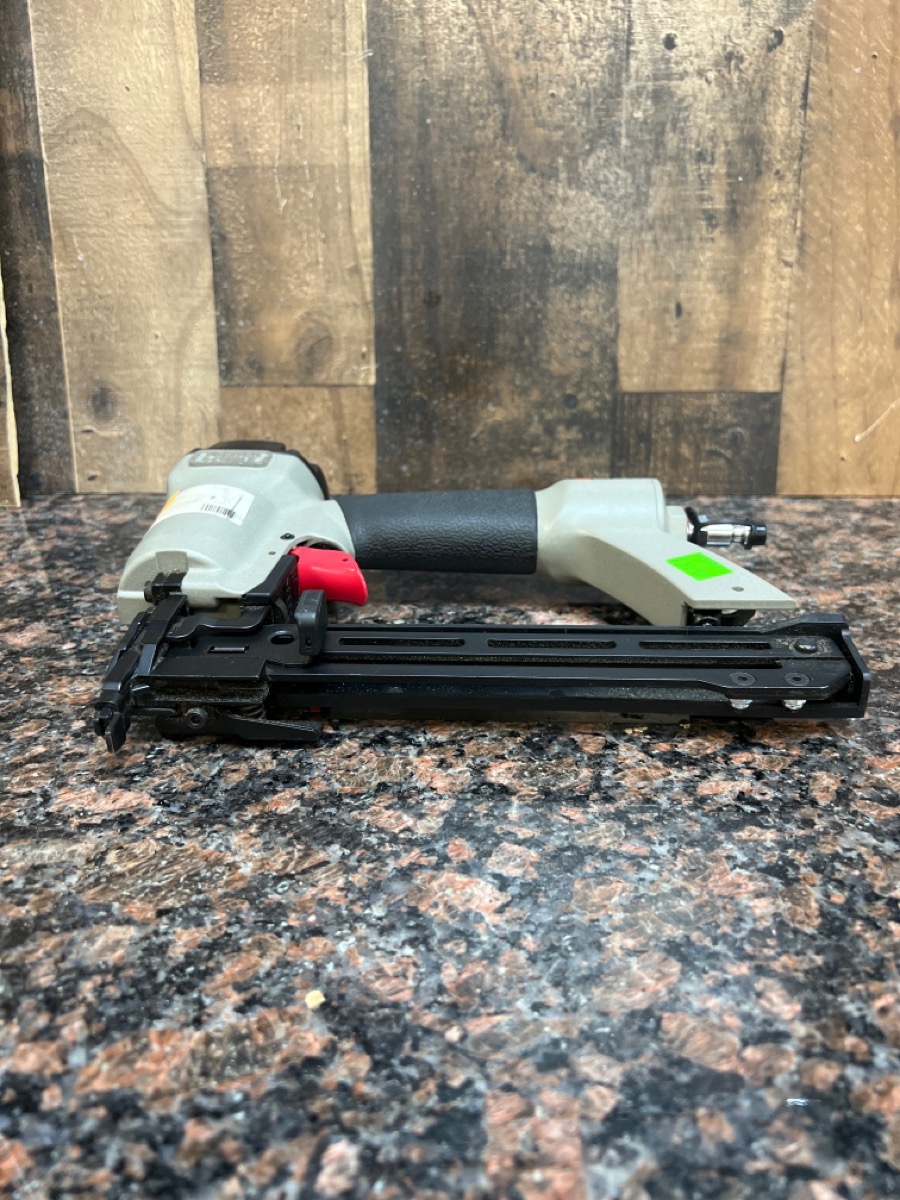 PORTER CABLE PNEUMATIC 18GAUGE 11/2 in. NARROW CROWN STAPLER NS100A