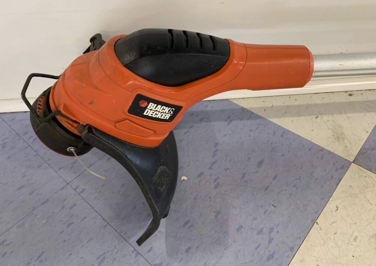 Black & Decker NST2118 18Volt Battery Powered Cordless Electric String
