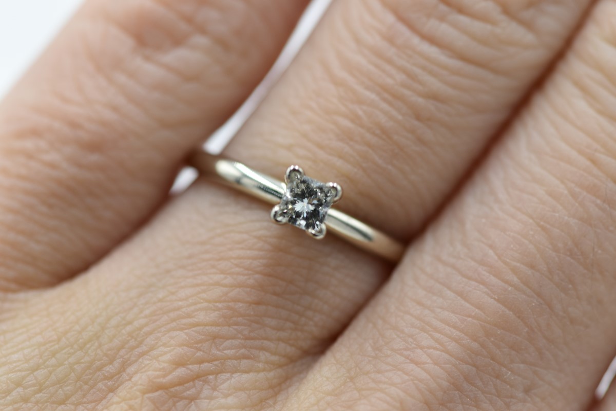 Lady's Gold Wedding Band 14K White Gold 1.6g Preowned Carob Diamond Co