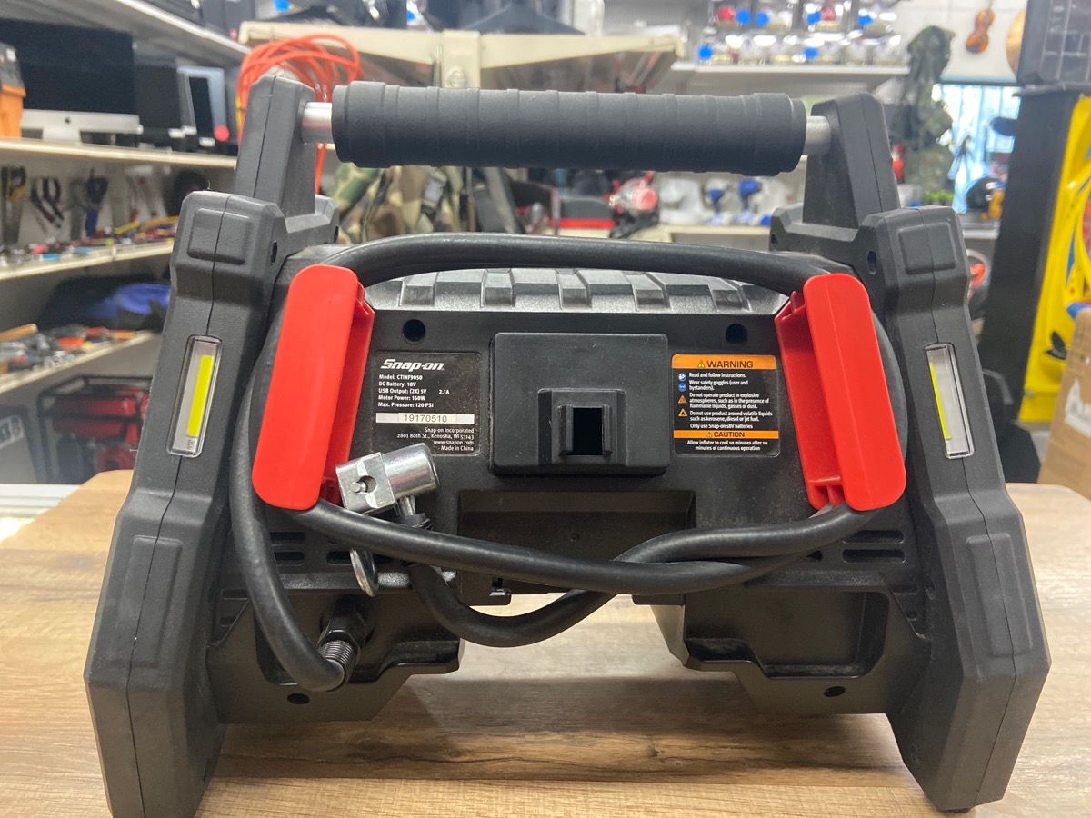 SNAPON 18V CORDLESS TIRE INFLATOR BLACK AND RED MODEL CTINF9050 Good