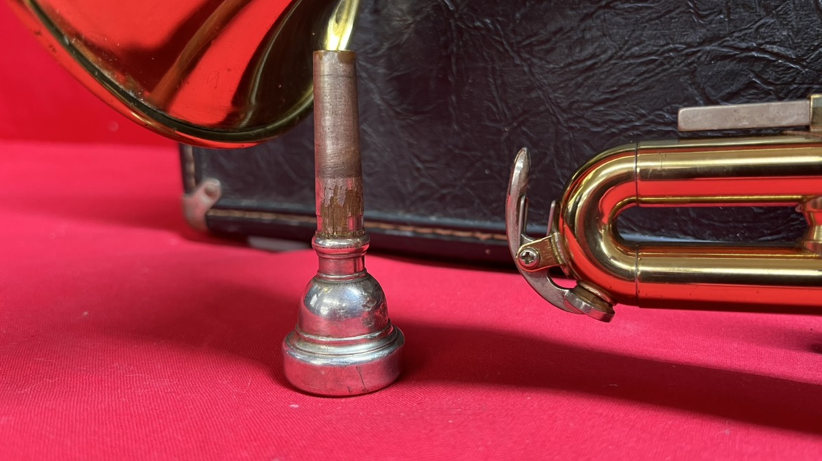 Holton C602R Brass w/ Yamaha 11C47C Mouthpiece w/ Case Very