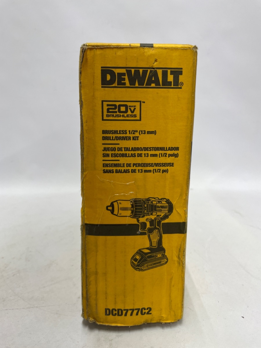 DEWALT DCD777C2 20V MAX COMPACT BRUSHLESS DRILL/DRIVER KIT, NEW Like