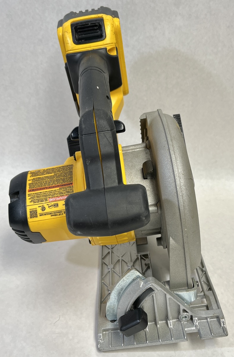 DEWALT DCS391 6.5" 20V Circular Saw w/Charger and Battery Very Good