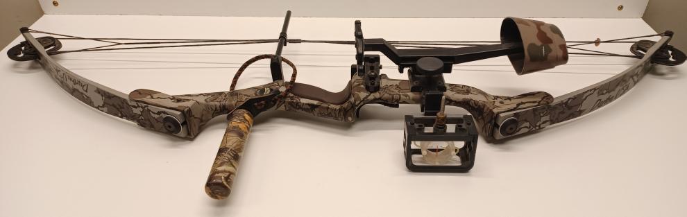 DARTON VIPER COMPOUND BOW W/ SIGHT & QUIVER Good | Buya