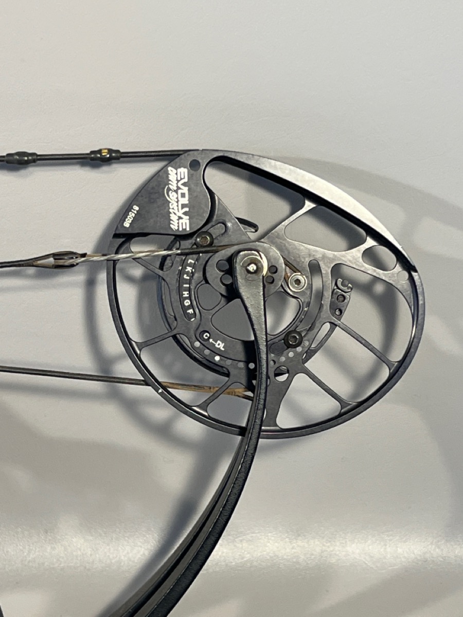 PSE ARCHERY XPEDITE COMPOUND BOW WITH WHISKER BISCUIT AND TROPHY RIDGE