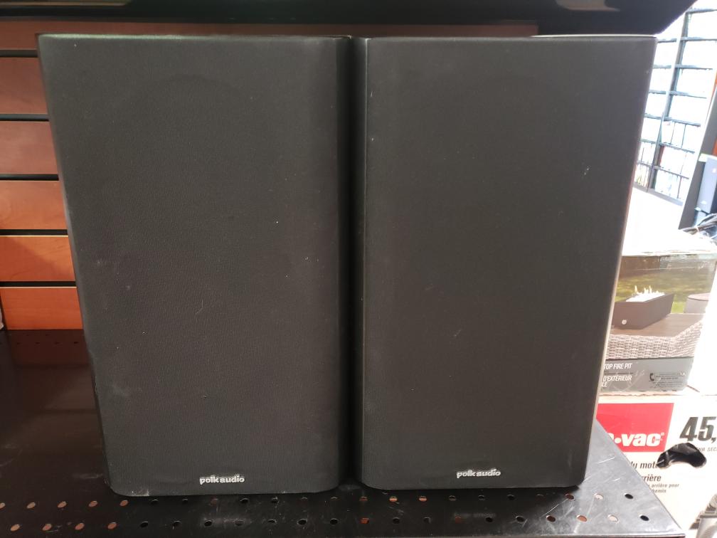 POLK AUDIO RT5 BOOKSHELF SPEAKERS PAIR 1 BLOWN WOOFER BEING SOLD ASIS
