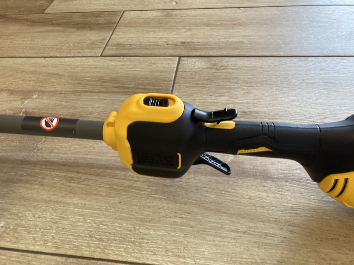 Dewalt DCST972 FlexVolt 60V MAX Brushless Battery Powered 17" String