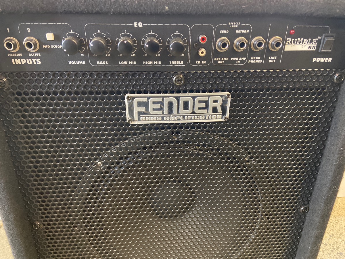 FENDER RUMBLE 60 BASS AMP60WATT COMBO BASS AMP Like New