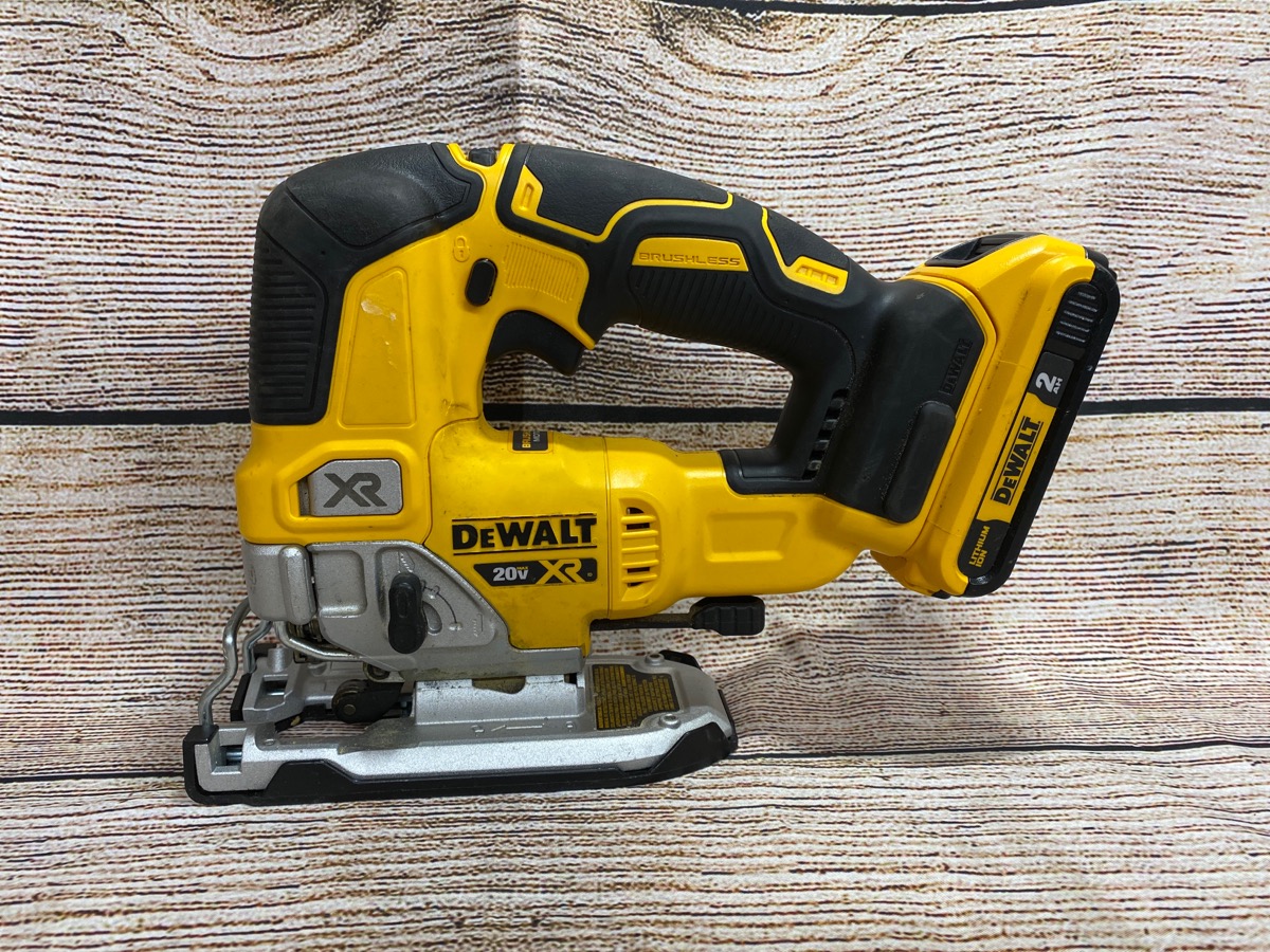 DEWALT DCS334 - 20V MAX XR CORDLESS BRUSHLESS JIGSAW WITH 2AH BATTERY ...