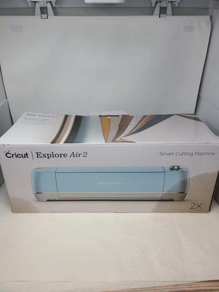CRICUT EXPLORE AIR 2 DIE CUTTING MACHINE (RLRandi) Like New Buya