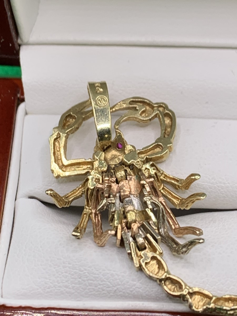 14K TRI-COLORED GOLD ARTICULED MOVING SCORPION W/ RUBY EYES PENDANT Pre ...