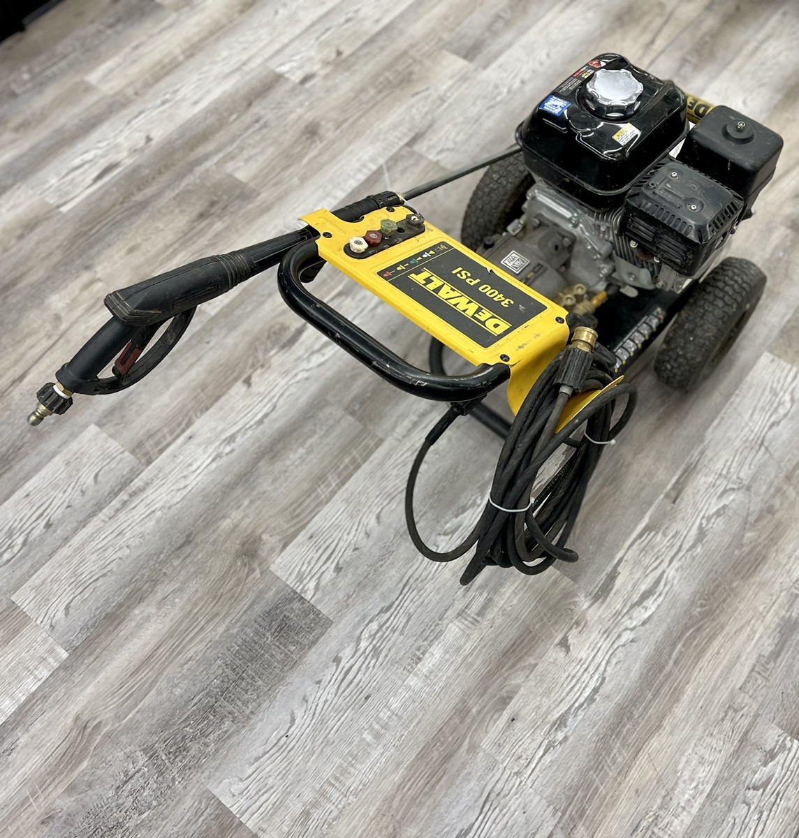 Dewalt DXPW3425 Honda Gx200 3400 PSI 2.5 GPM Gas Pressure Washer Very
