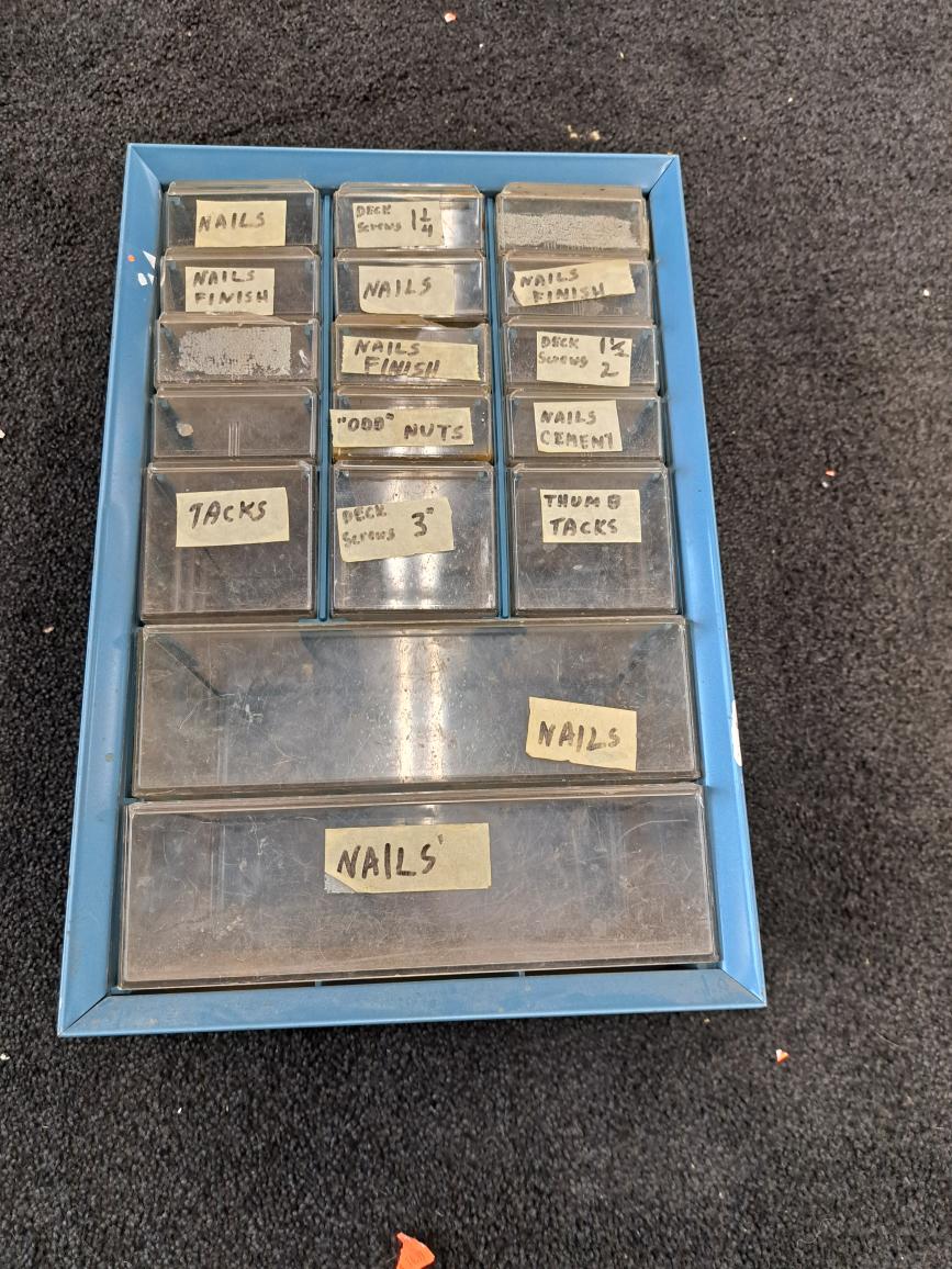 NUT/BOLT STORAGE DRAWERS,17 DRAWERS, BLUE OUTSIDE WITH HANDLE