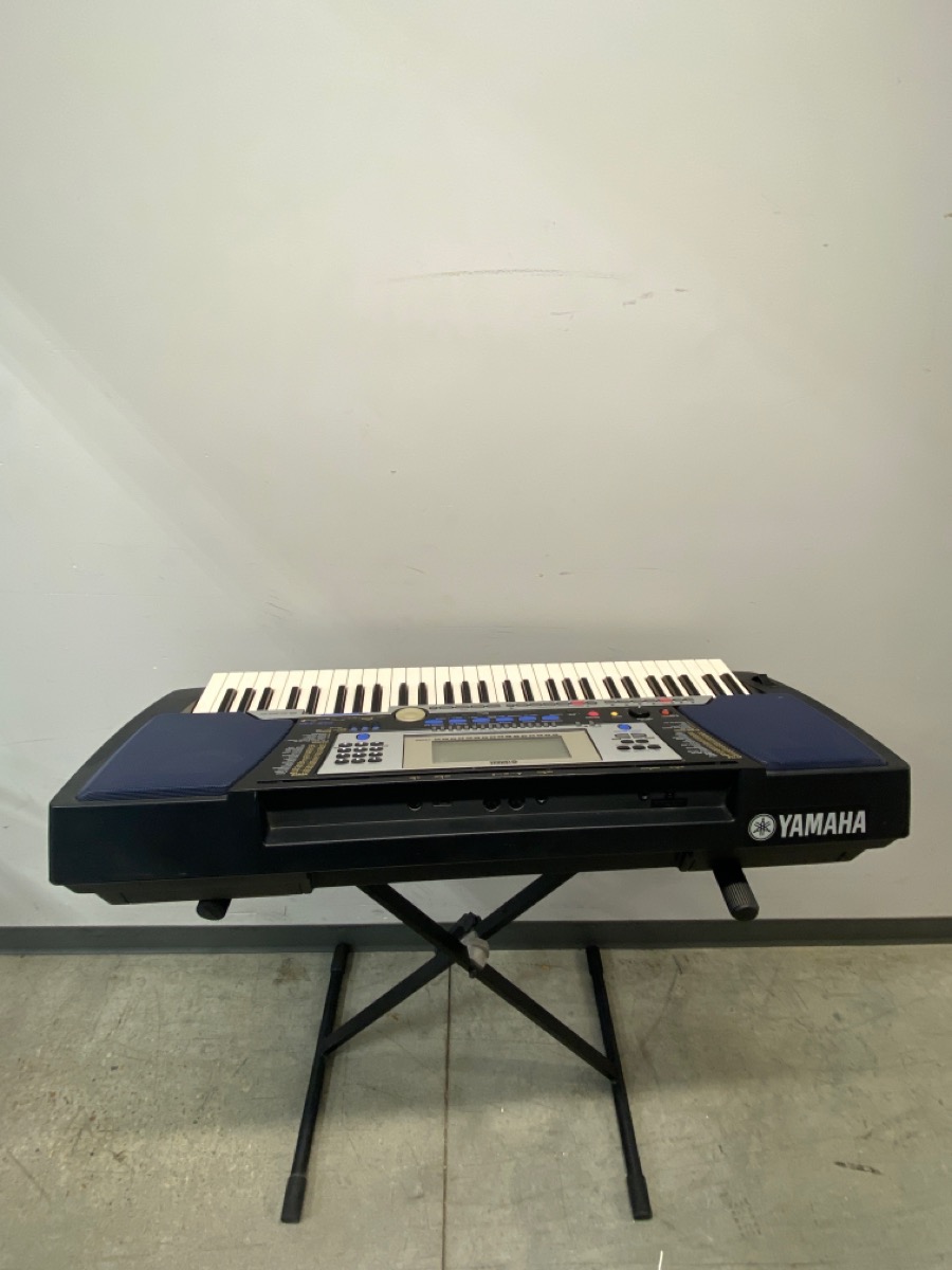 YAMAHA PSR540 61KEY KEYBOARD Good Buya