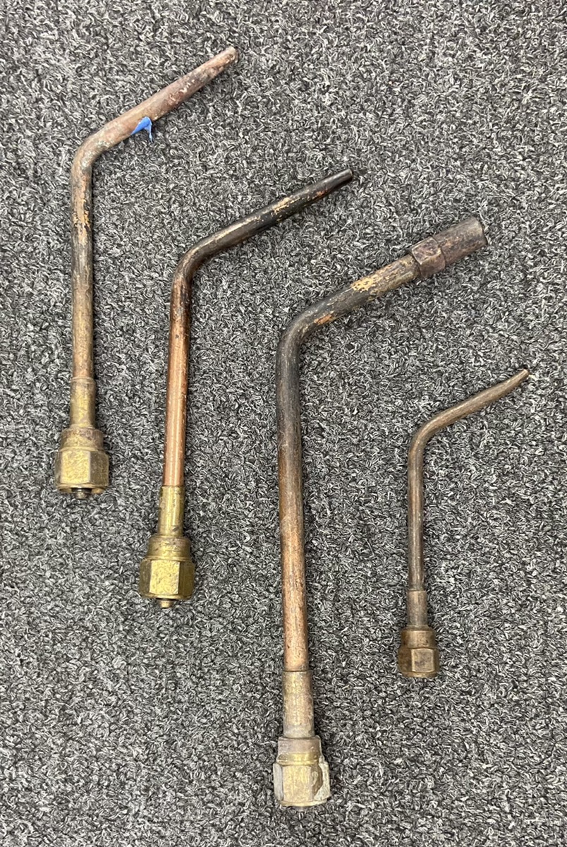 VICTOR WELDING CUTTING TORCH KIT W/ 2 VICTOR TORCHES CA2460, HOSES