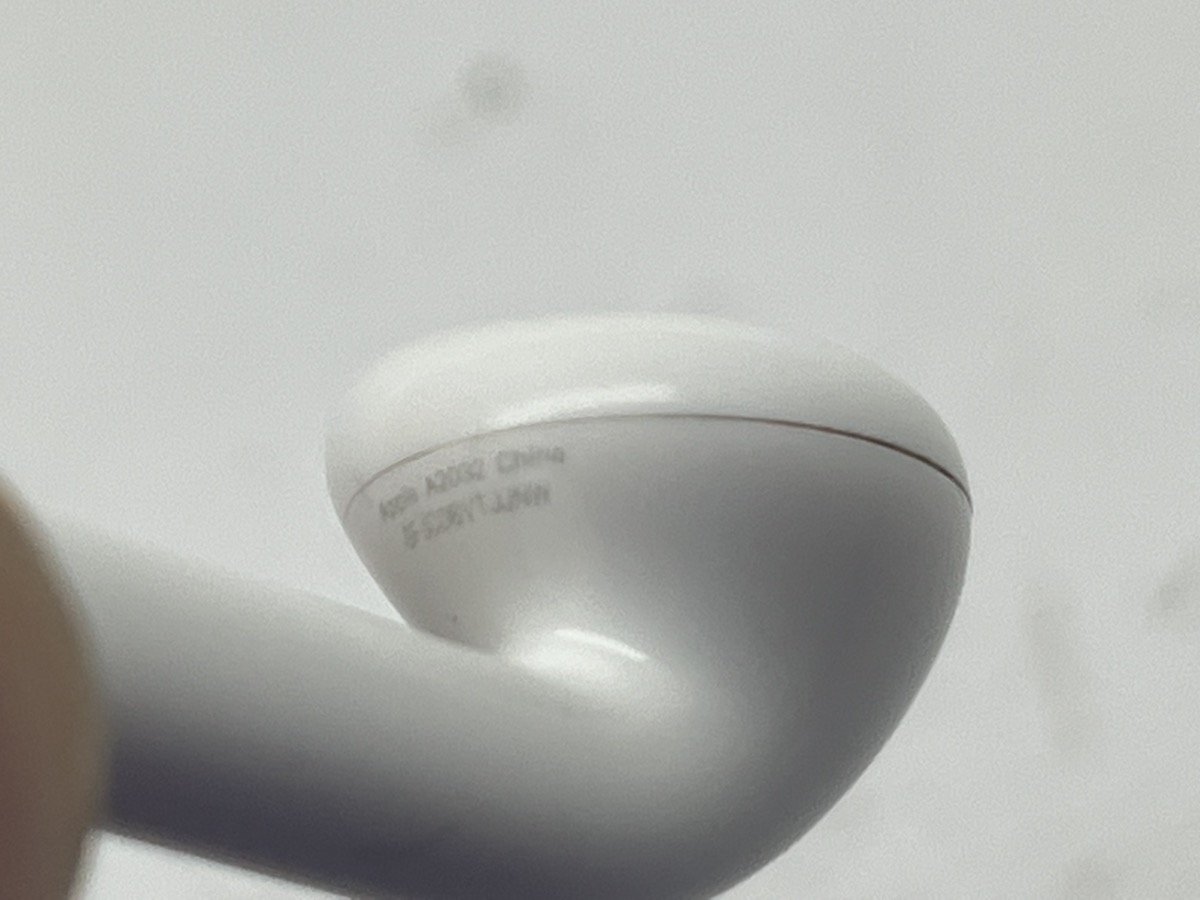 Apple A1602 A2031 A2032 MV7N2AM 2nd Gen Airpods Wireless Charging Case