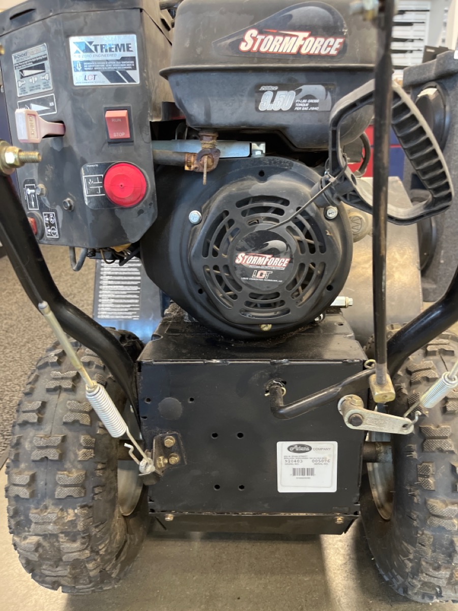 ARIENS SNOTEK 920403 28" gas powered snowblower Good Pawn 1