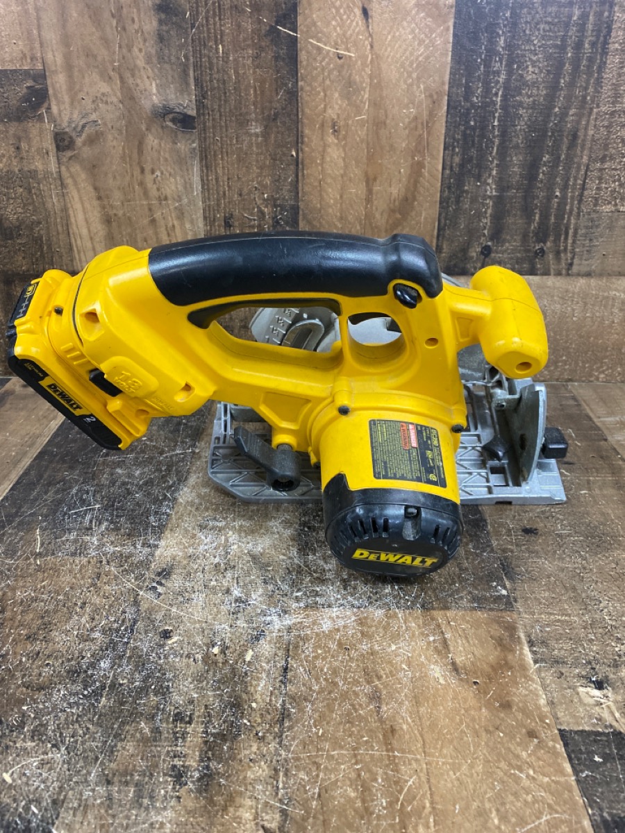 DEWALT DC390 6 1/2" NICAD CIRCULAR SAW WITH LITHION BATTERY ADAPTER