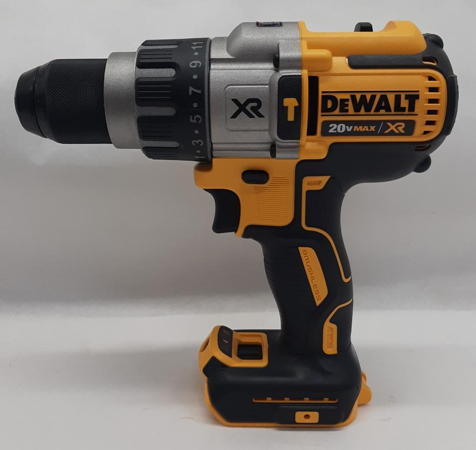 DeWALT DCD996P2 20v MAX XR Brushless 3Speed Hammer Drill Charger + 2