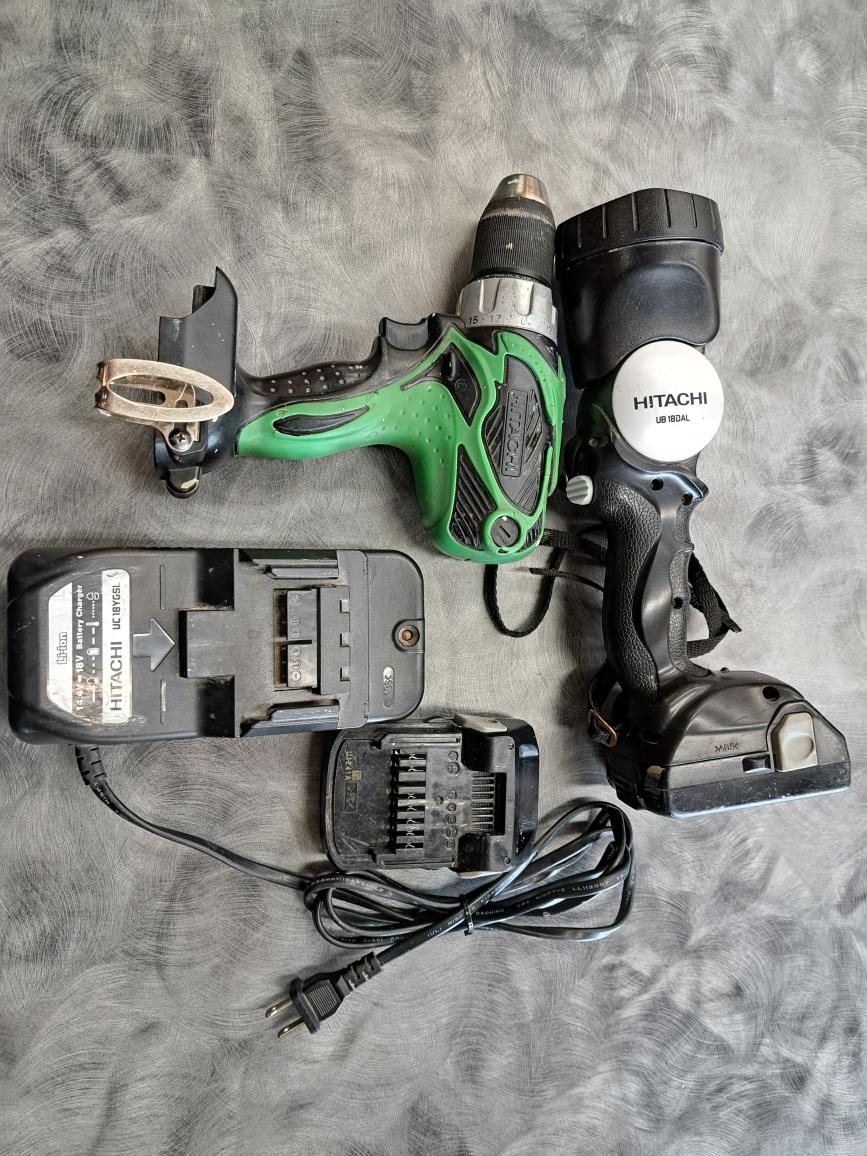 HITACHI DS18DSAL CORDLESS DRILL/LIGHT KIT Good Buya