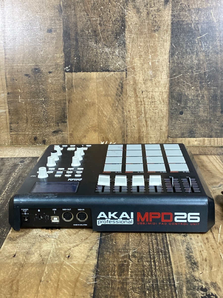 AKAI MPD26 USB/MIDI PAD CONTROLLER (PAINT ON UNIT) Acceptable | Buya