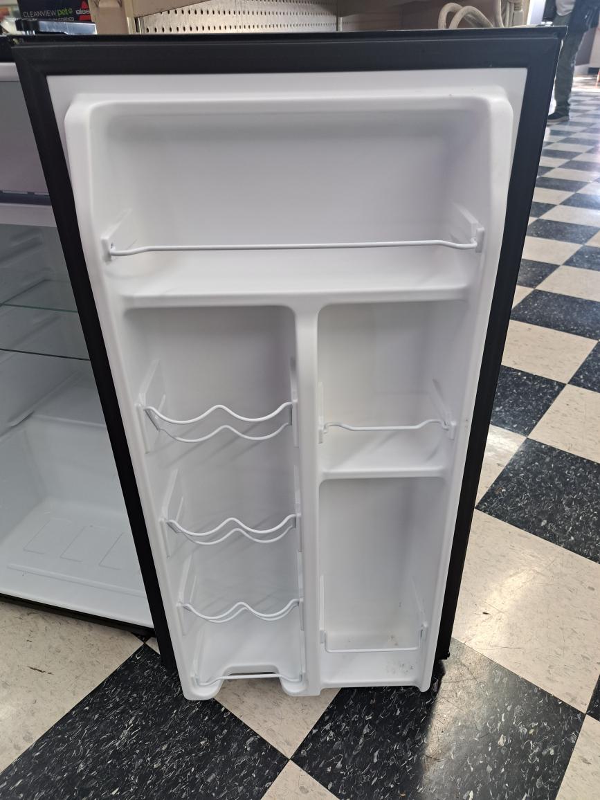 GALANZ GLR33MBKE23 3.3 CU FT MINI FRIDGE *PICKUP ONLY* (YEJLS) Very Good Buya