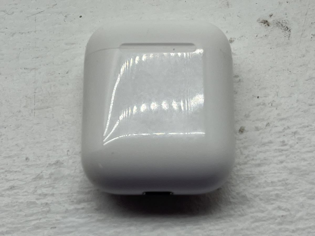 Apple A1602 A2031 A2032 MV7N2AM 2nd Gen Airpods Wireless Charging Case