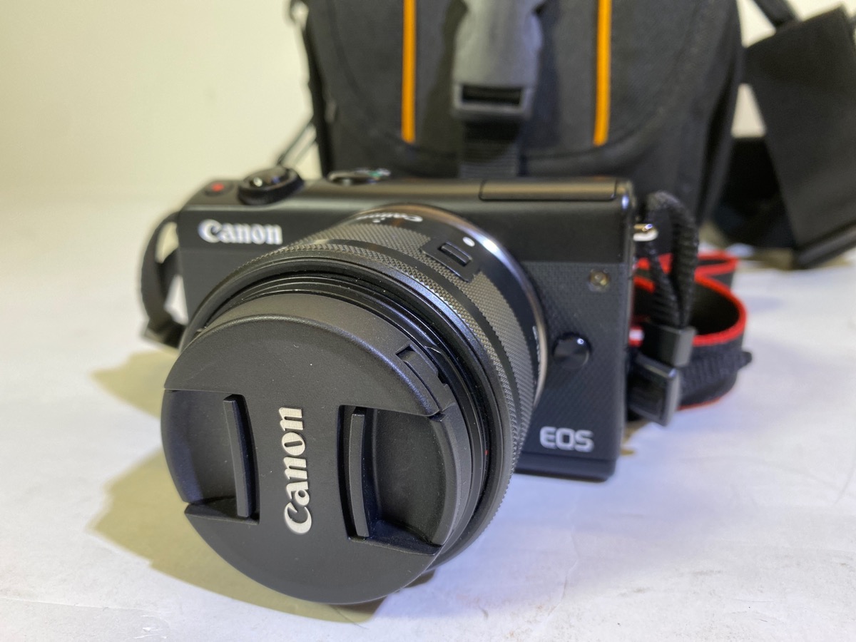 CANON EOS M100 PC2276 & 1545 mm .25m/0.8ft Good Buya