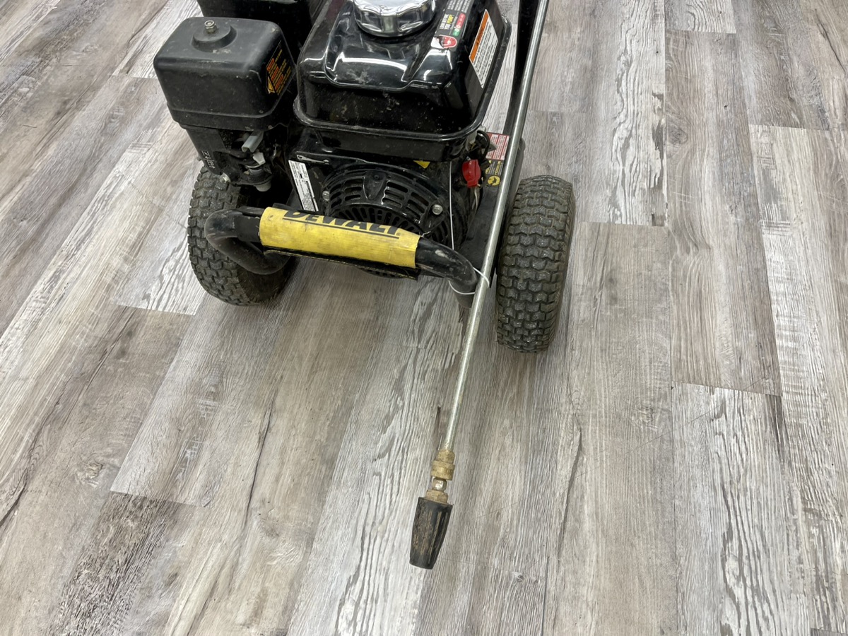 Dewalt DXPW3425 Honda Gx200 3400 PSI 2.5 GPM Gas Pressure Washer Very