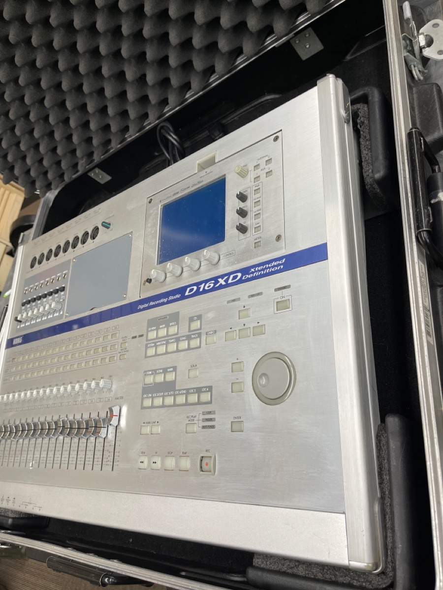 D16XD DIGITAL MIXER/RECORDING STUDIO IN CASE Good Buya