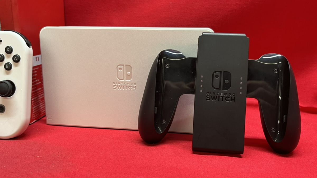 Nintendo Switch OLED Model HEG001 Handheld Console 64GB White Like