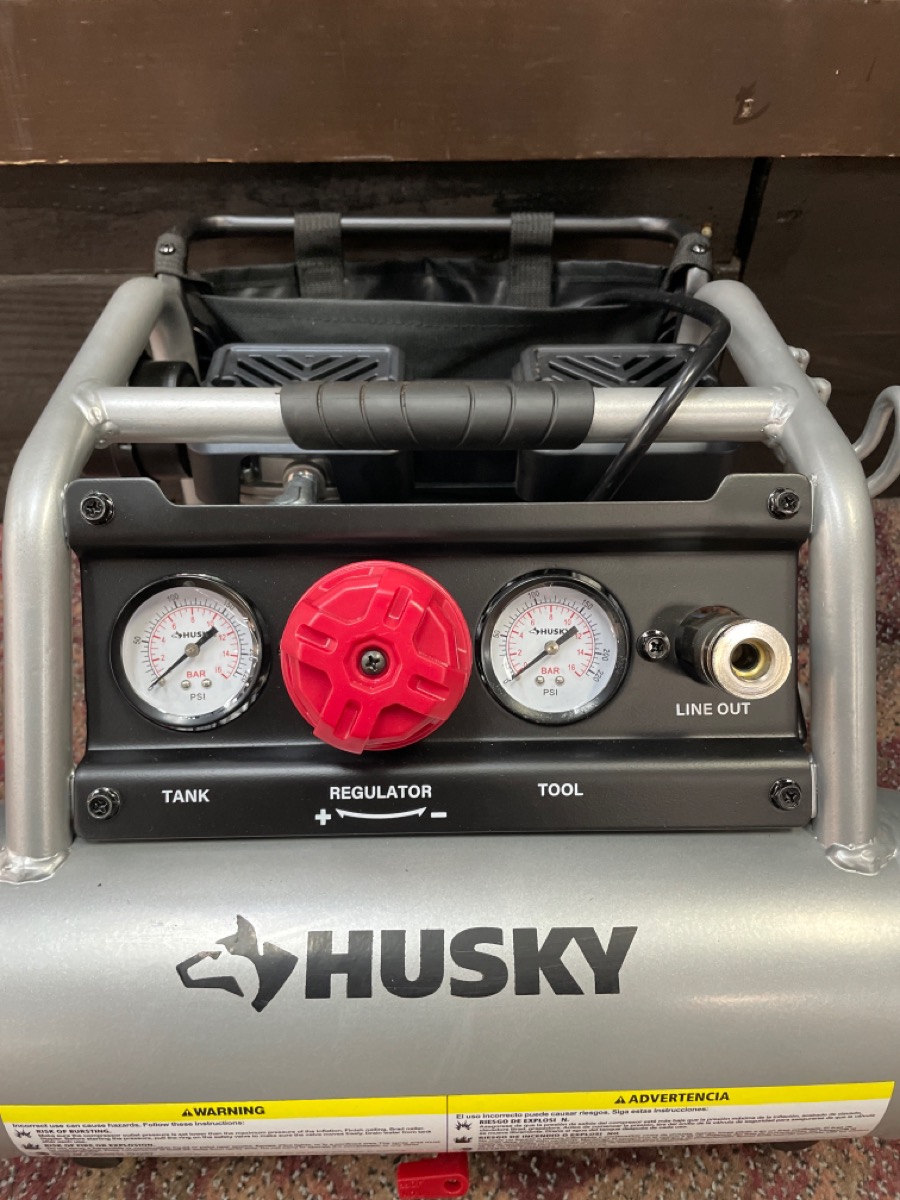HUSKY 3300113 1 GALLON SILENT COMPRESSOR Like New Buya