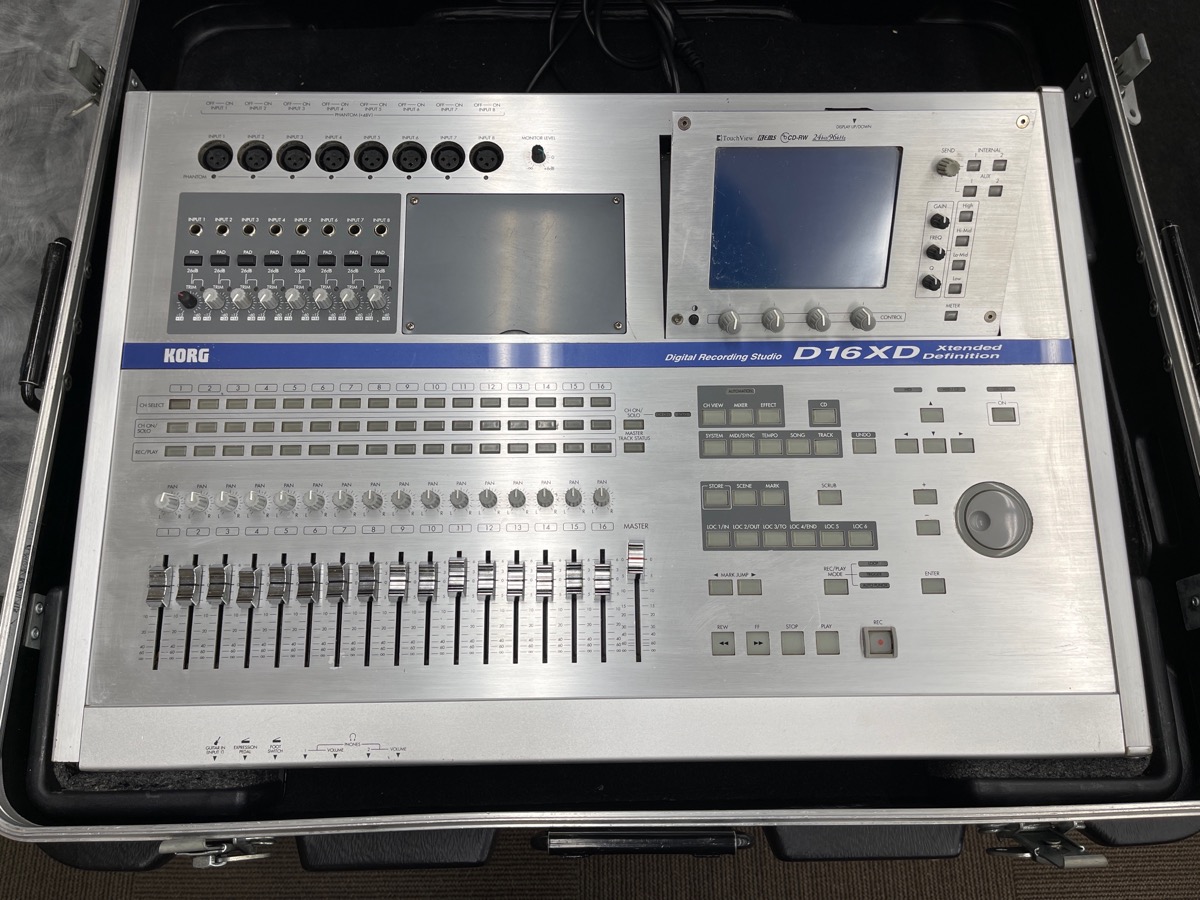 D16XD DIGITAL MIXER/RECORDING STUDIO IN CASE Good Buya