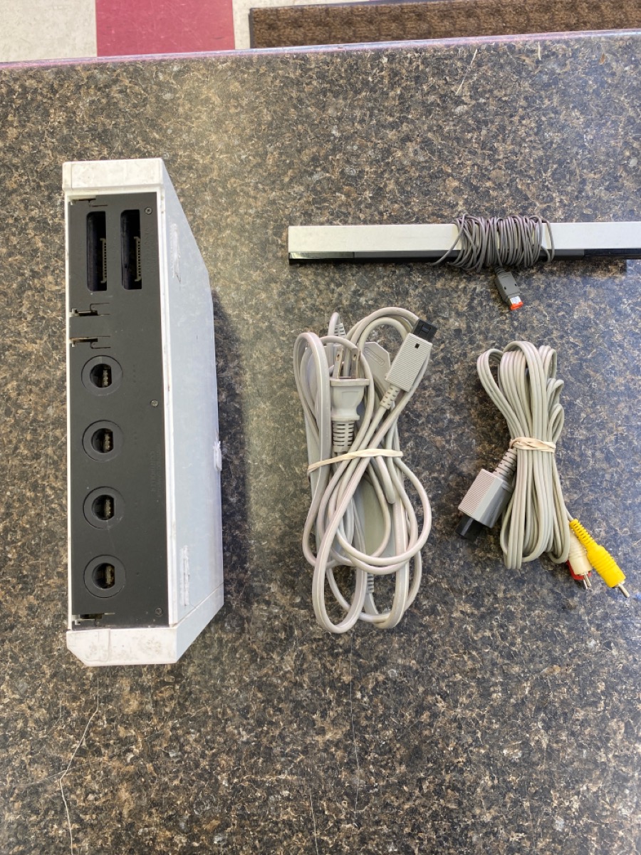 NINTENDO WII CONSOLE RVL001 FOR PARTS ONLY For parts or not working