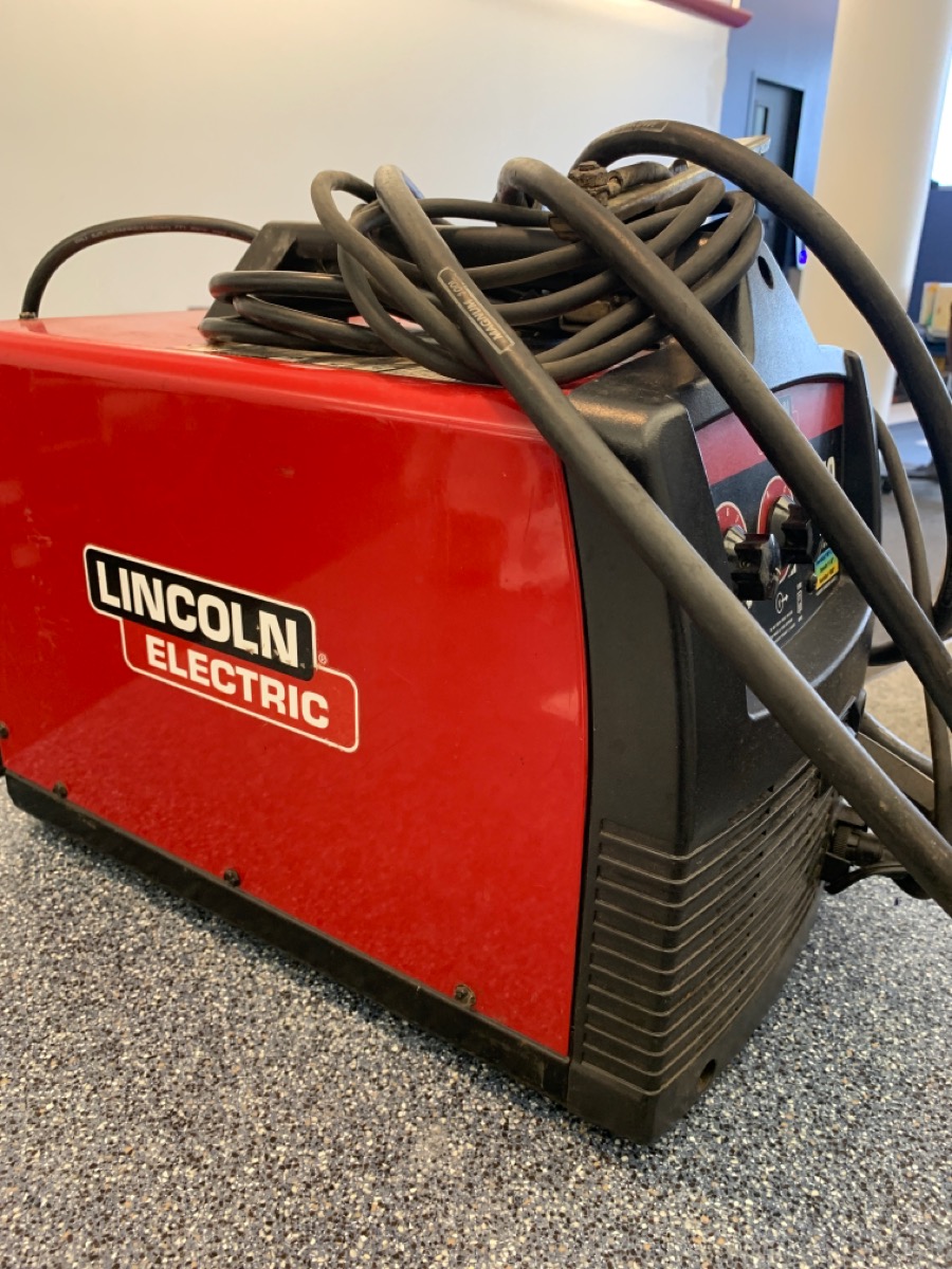 LINCOLN ELECTRIC 140 PROMIG Good Buya