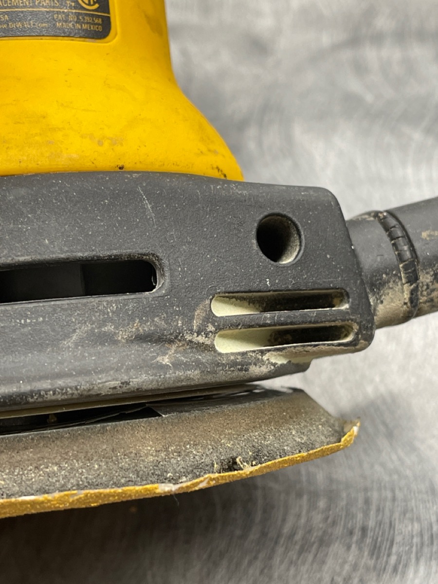 DEWALT DW421 CORDED VIBRATION SANDER Acceptable Axel
