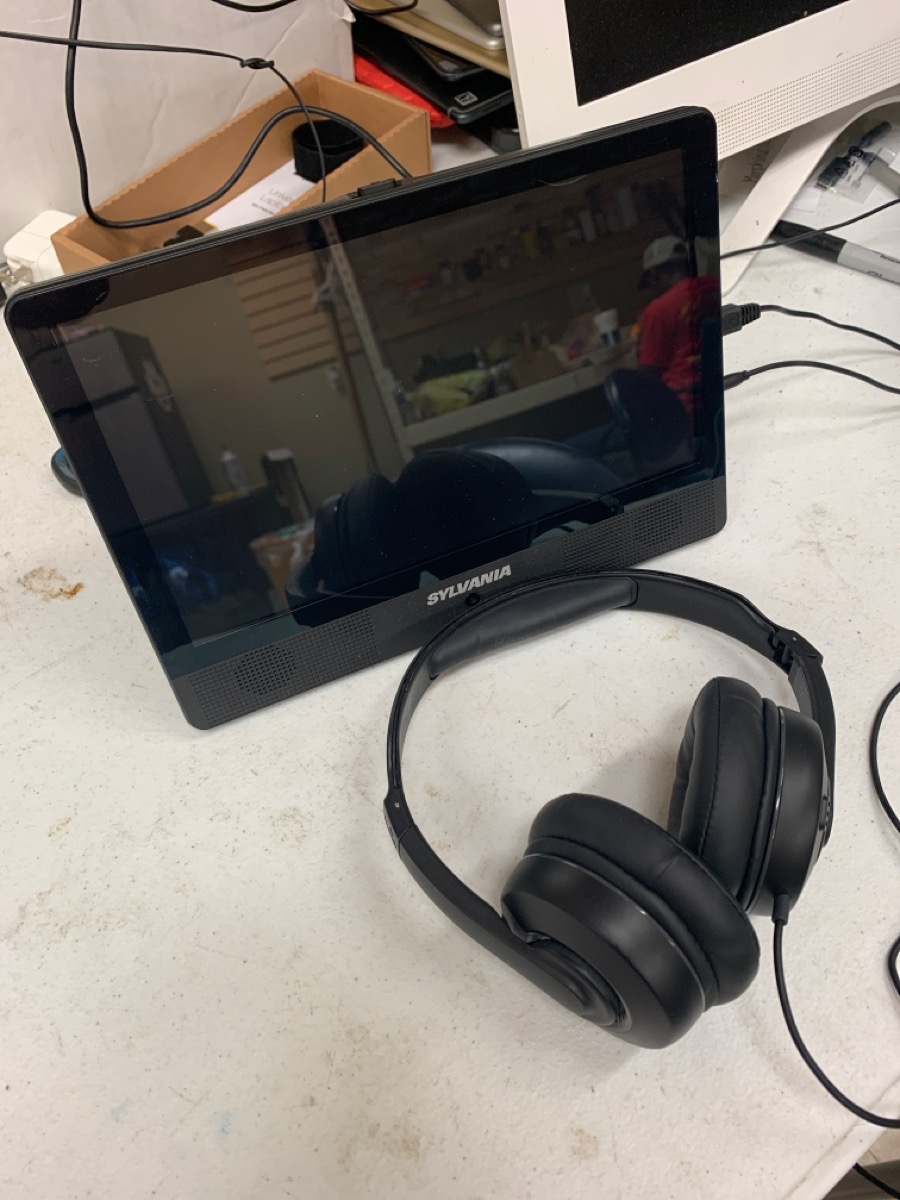 SYLVANIA SLTDVD1024 PORTABLE DVD PLAYER/ANDROID TABLET Like New Buya