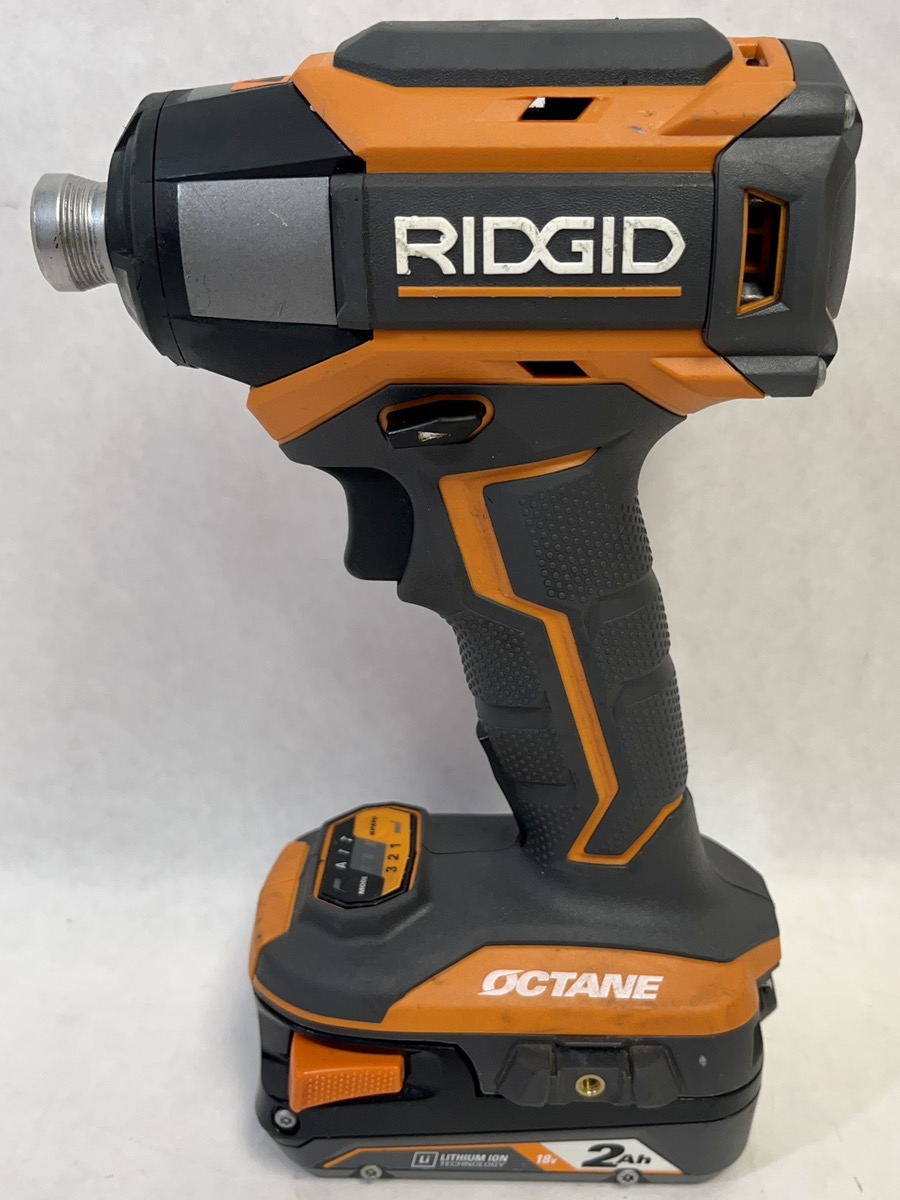 RIDGID R86039 18V Impact Driver w/2.0Ah Battery and Charger Very Good